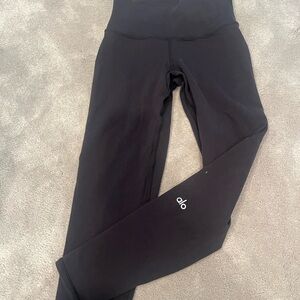 Alo leggings size small. Excellent condition